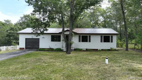 7215 TUSCARORA Circle, Indian River, MI 49749