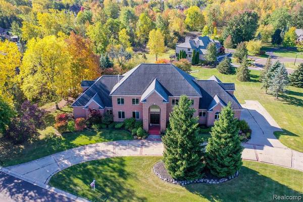 8250 Pine Hollow Trail, Grand Blanc, MI 48439