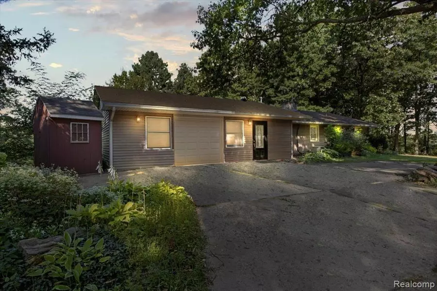 1190 TRACILEE Drive, Howell, MI 48843