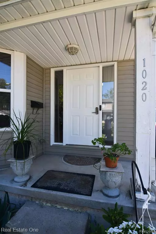 Hazel Park, MI 48030,1020 E GRANET Avenue