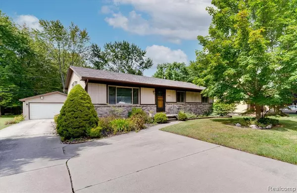 3696 ALIDA Avenue,  Rochester Hills,  MI 48309