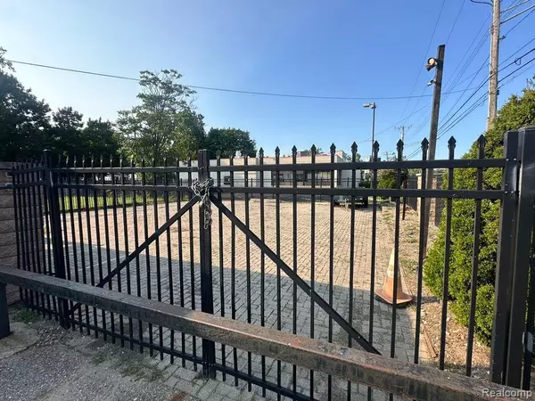 Redford, MI 48239,24056 PILGRIM