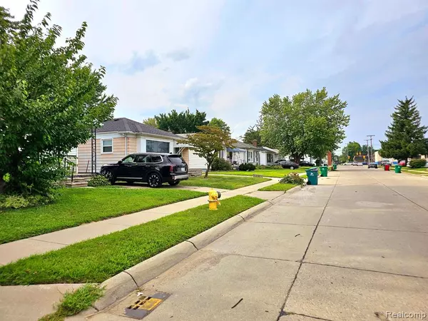 Eastpointe, MI 48021,24875 BRITTANY Avenue