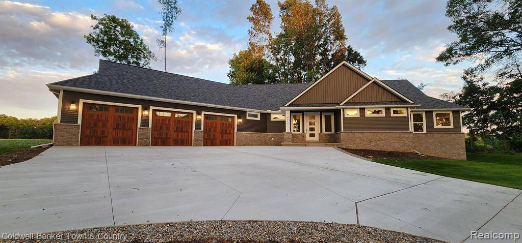 4750 LAKESHIRE Drive, Howell, MI 48843