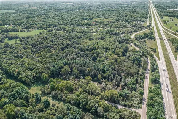Fenton, MI 48430,9082 RUNYAN LAKE Road