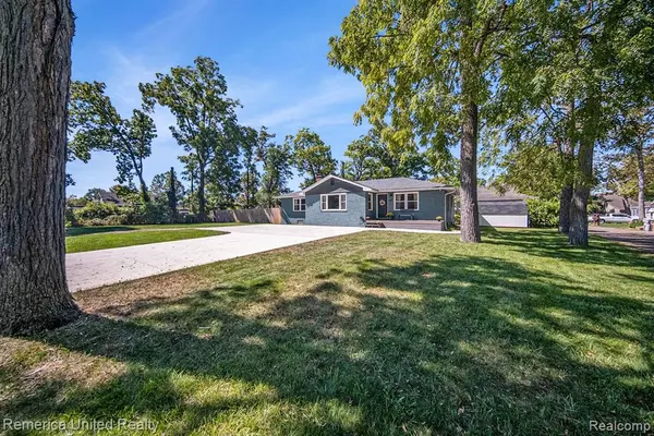Whitmore Lake, MI 48189,605 E SHORE Drive