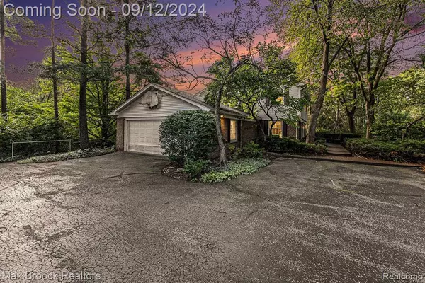 Bloomfield Hills, MI 48302,3609 LARKWOOD