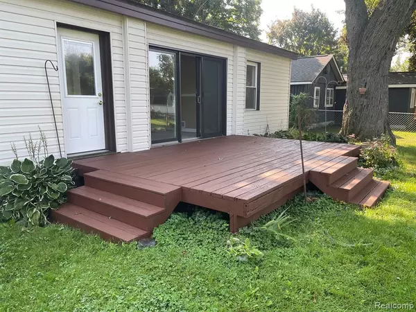 White Lake, MI 48383,823 CHARLTON Boulevard