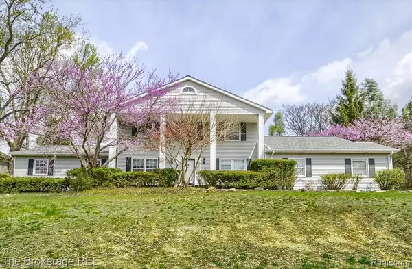 688 UPHILL Road, Milford, MI 48381