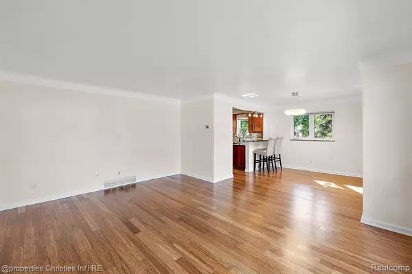 Beverly Hills, MI 48025,31374 Rutland Street