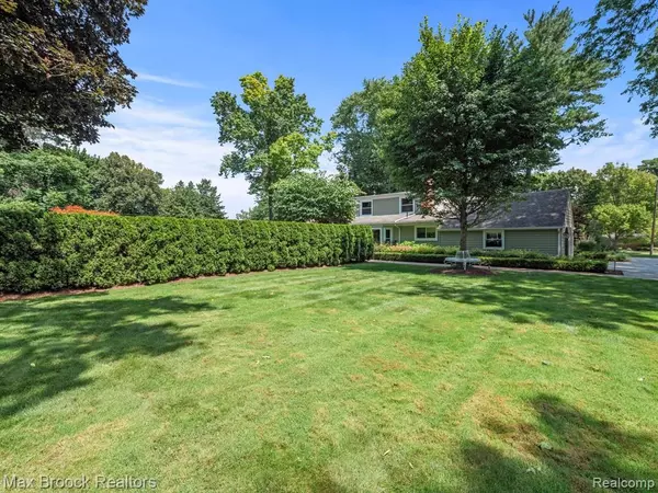 Franklin, MI 48025,32821 COLONY HILL Drive