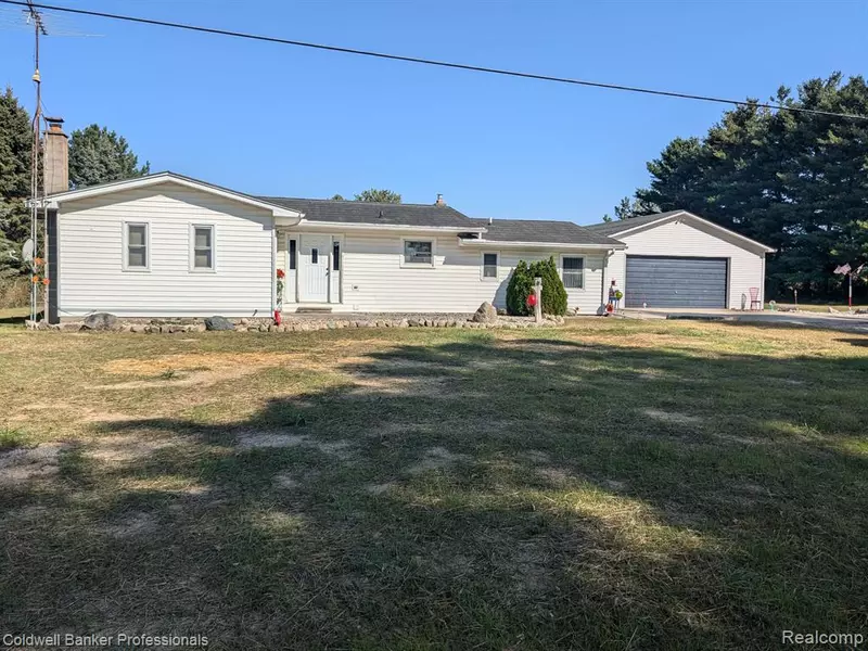 912 COLUMBIAVILLE Road, Columbiaville, MI 48421