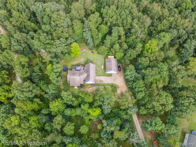 18364 WALNUT Lane, Gregory, MI 48137