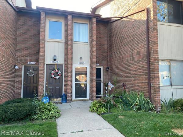 33623 PONDVIEW Circle, Livonia, MI 48152