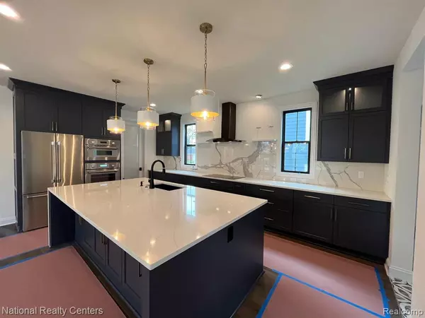 Plymouth, MI 48170,525 W ANN ARBOR Trail