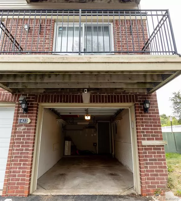 Walled Lake, MI 48390,1422 CRIMSON Way