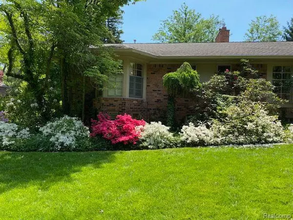 Bloomfield Hills, MI 48304,645 LONE PINE Road