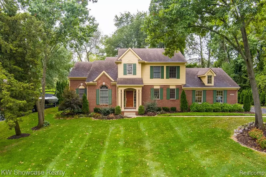 3611 STALLION Way, Commerce Twp, MI 48382