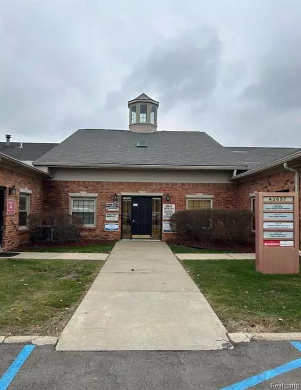 42657 GARFIELD Road, Clinton Twp, MI 48038