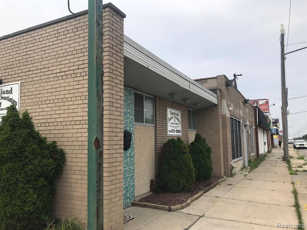 16068 E 8 MILE Road, Detroit, MI 48205