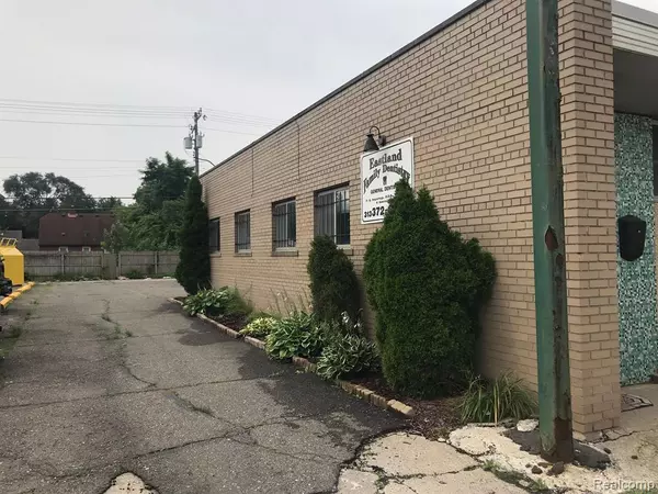 Detroit, MI 48205,16068 E 8 MILE Road