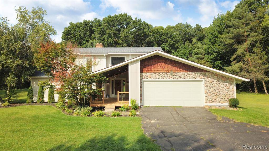 17152 JON JON, Holly, MI 48442