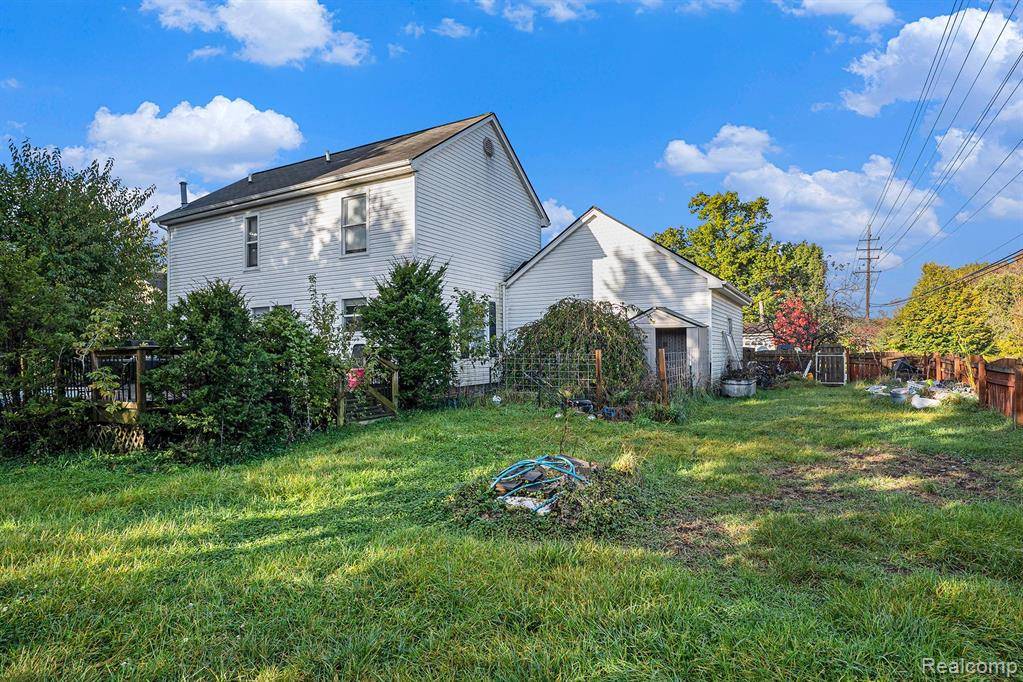 South Lyon, MI 48178,61448 DEAN Drive