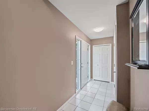 Walled Lake, MI 48390,8201 CHESAPEAKE Circle
