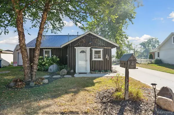 2100 KINGSTON Street, White Lake, MI