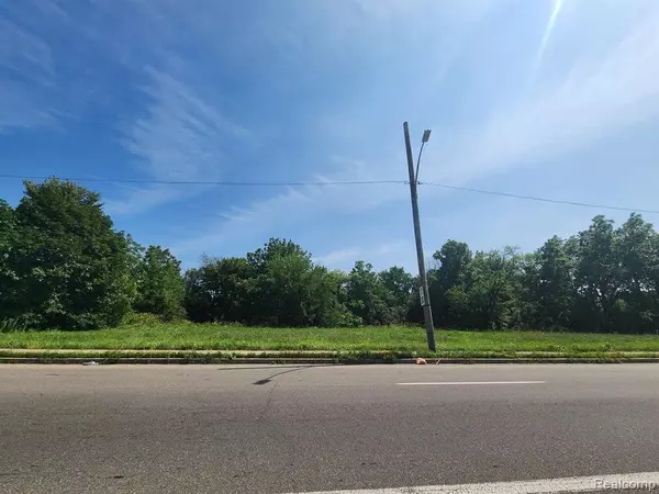 2279 E WARREN Avenue, Detroit, MI 48207
