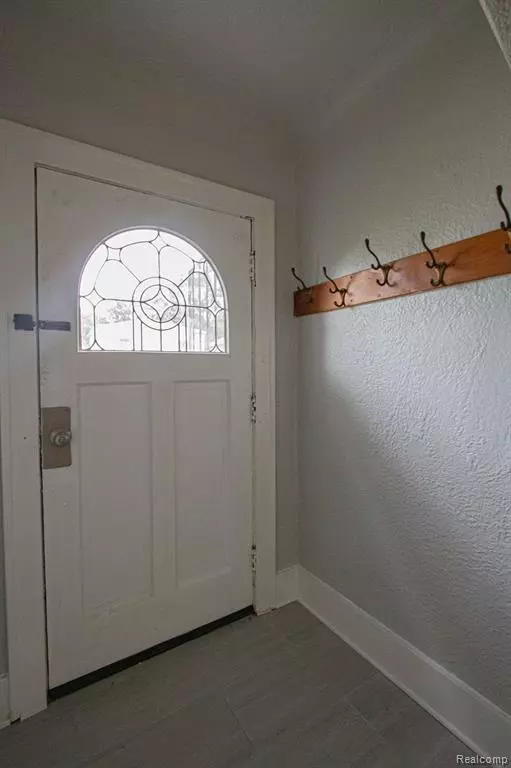 Hazel Park, MI 48030,328 E MEYERS Avenue