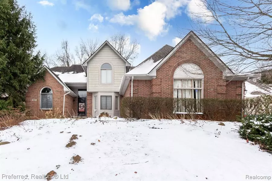 9829 FOREST RIDGE Drive, Clarkston, MI 48348