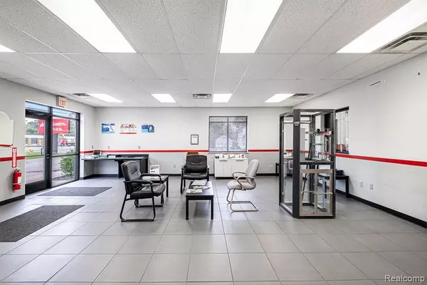 Flint, MI 48532,4112 CORUNNA Road