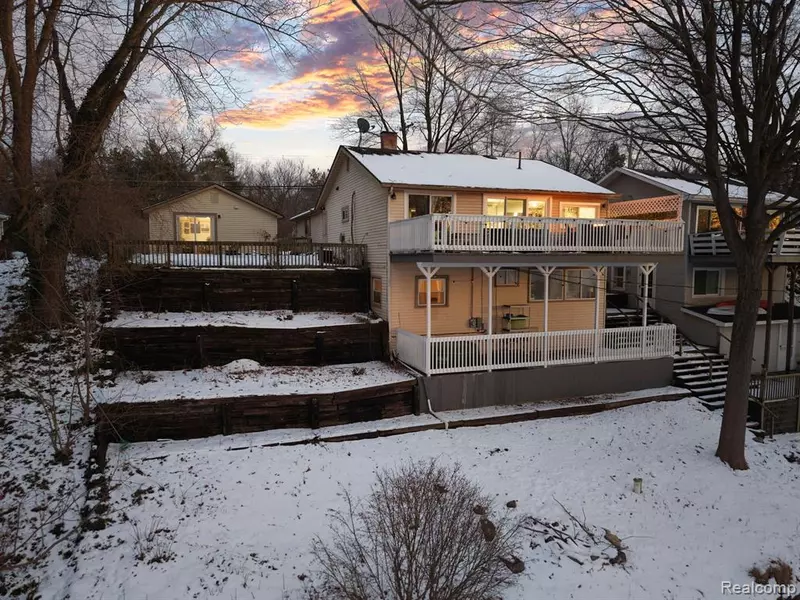 11740 HIGHRIDGE Drive, Pinckney, MI 48169