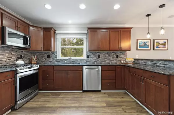 Beverly Hills, MI 48025,32165 WESTLADY Drive