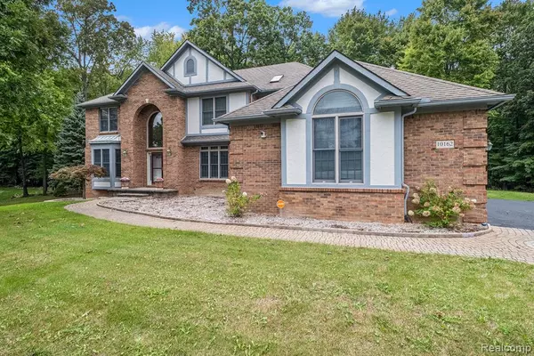 10162 CREEKWOOD Trail, Davisburg, MI 48350