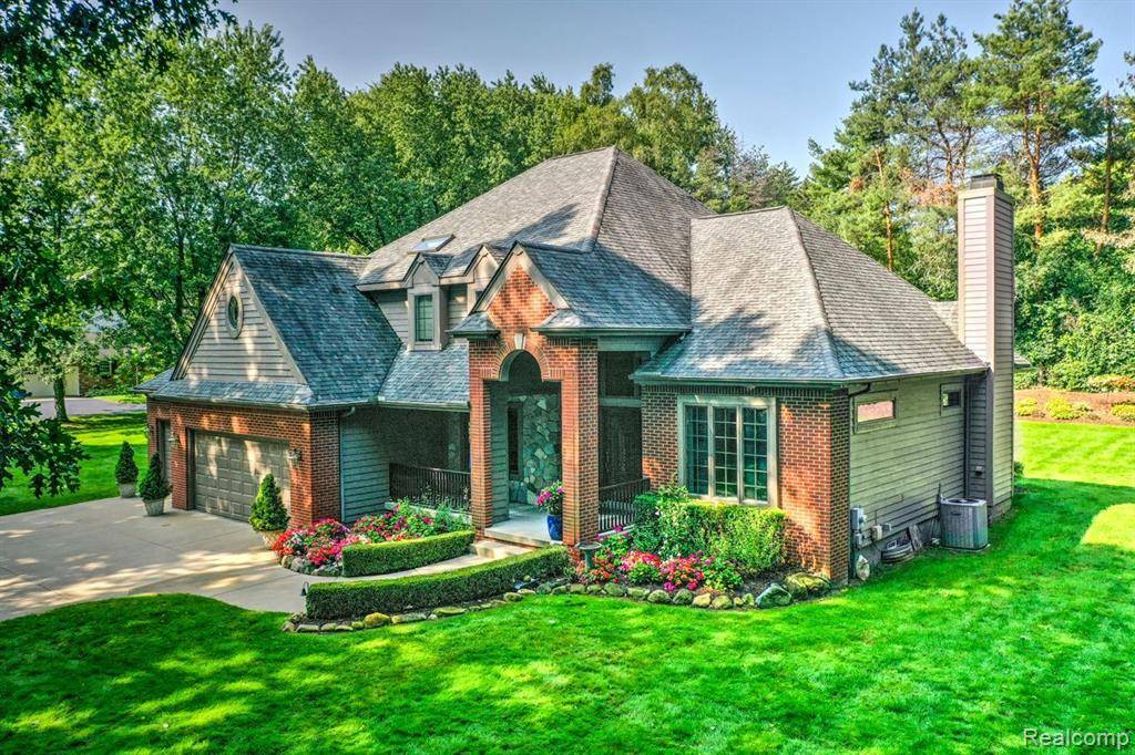 6345 BEACH Road, Troy, MI 48098