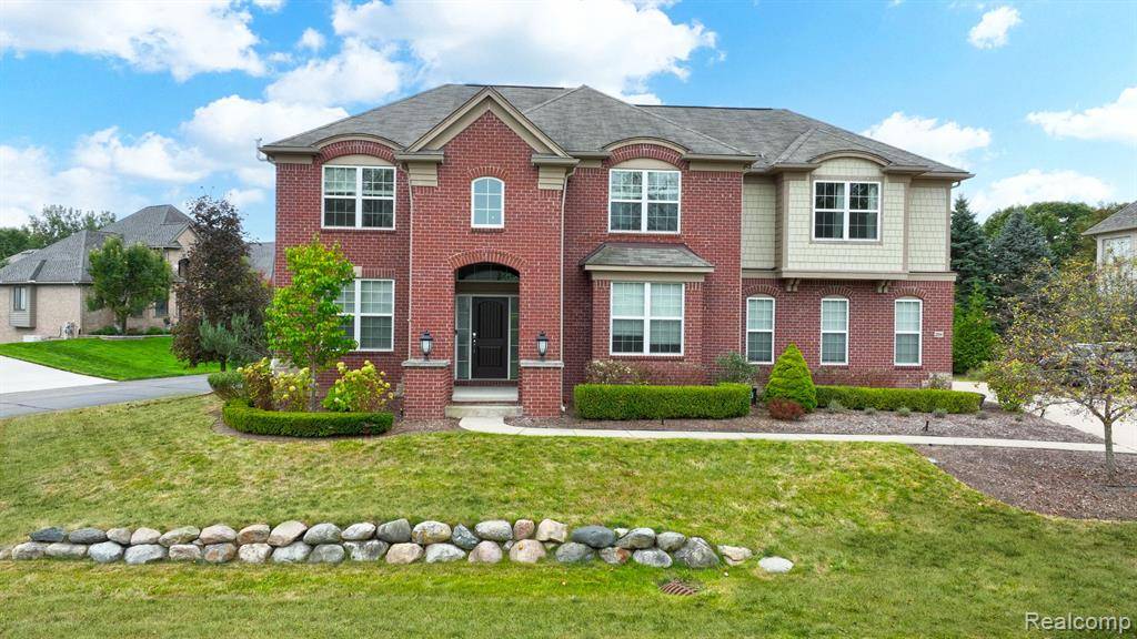 204 GREENAN Lane, Lake Orion, MI 48362