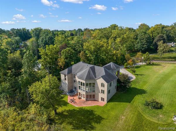 6691 GLENWAY Drive, West Bloomfield, MI