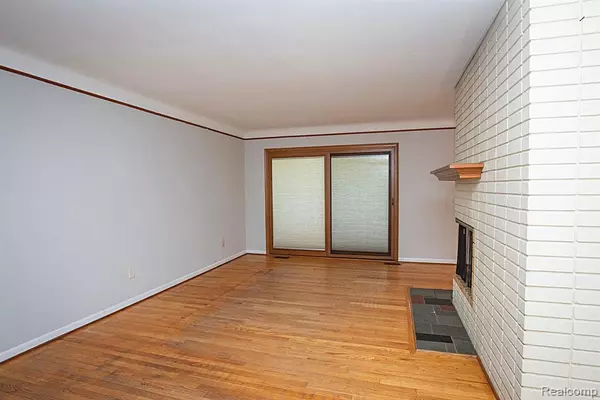 Farmington Hills, MI 48334,31990 NOTTINGWOOD Street