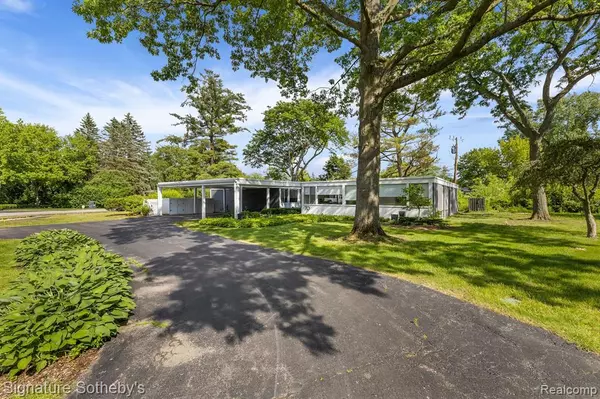 Bloomfield Hills, MI 48304,70 JUDY Lane