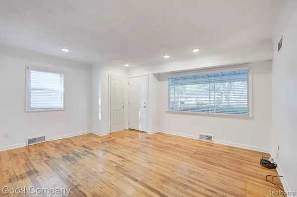 Madison Heights, MI 48071,26356 BRETTONWOODS Street
