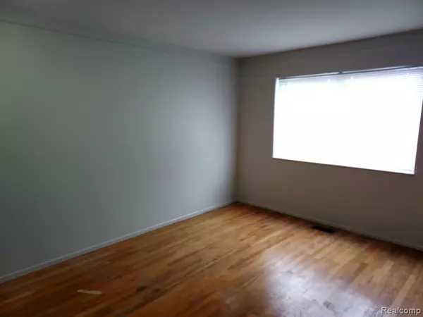 Warren, MI 48093,29334 HOOVER Road