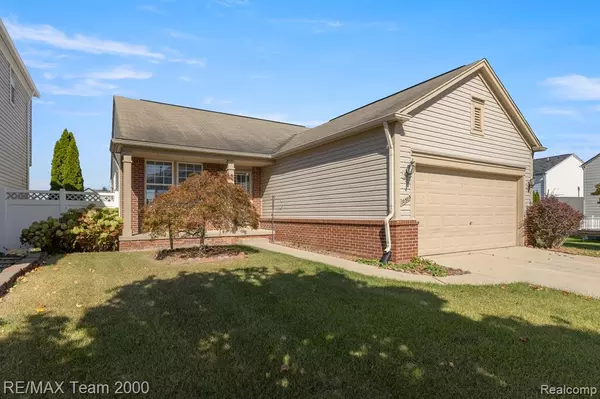 Holly, MI 48442,10505 EDGEWATER Trail