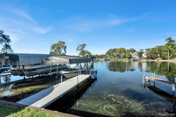 Lake Orion, MI 48362,600 HEIGHTS Road