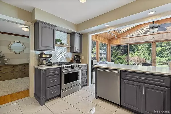 Harrison Township, MI,38567 THORNWOOD Drive