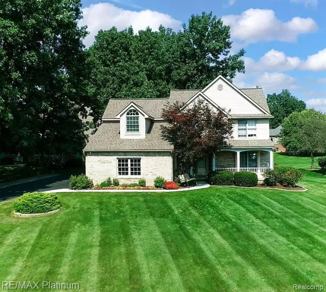 5019 Oak Bluff Court, Howell, MI 48843