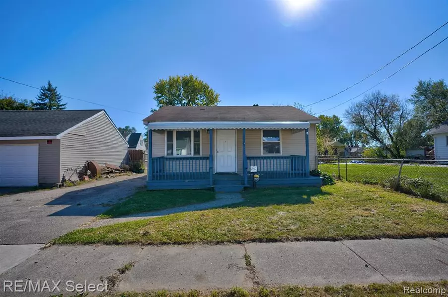 2064 E PARKWOOD Avenue, Burton, MI 48529