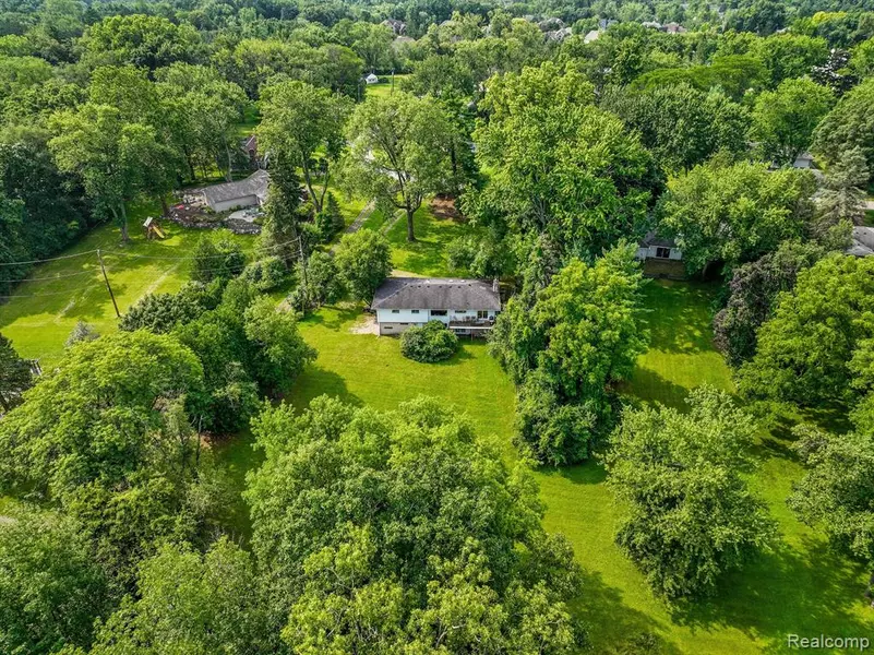 30540 N Greenbriar Road, Franklin, MI 48025