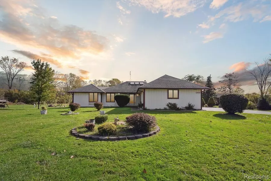32221 W JEFFERSON Avenue, Rockwood, MI